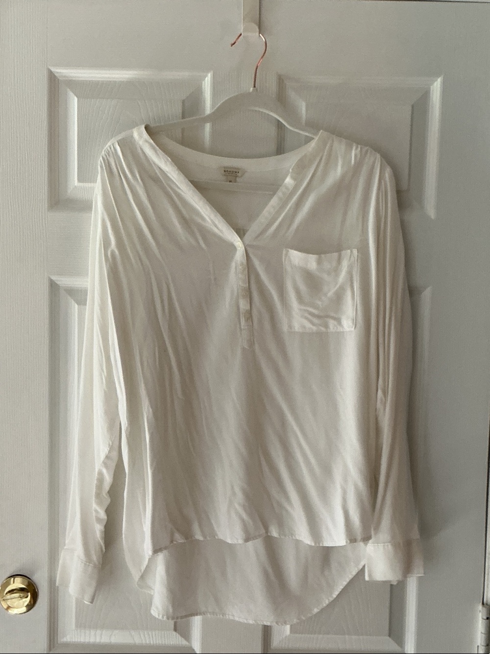 Women's White V-Neck Long Sleeve Pocket Blouse